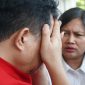 Pelaku diinterogasi petugas Unit PPA Satreskrim Polrestabes Surabaya. (Juli/ SJ foto)