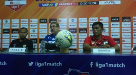 Pelatih Persib Bandung, Robert Rene Alberts temui wartawan dalam konferensi pers di Stadion Gelora Delta, Sidoarjo, Minggu, 22/09/2019. (Fahmi/ SJ foto) 