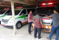 Sopir Ambulan siaga di Pool Ambulance Center RSUD dr. Mohammad Anwar Sumenep, Jawa Timur, Rabu sore, 16/10/2019. (Farin/ SJ Foto)