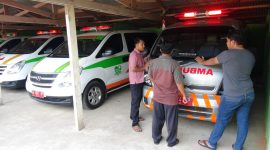 Sopir Ambulan siaga di Pool Ambulance Center RSUD dr. Mohammad Anwar Sumenep, Jawa Timur, Rabu sore, 16/10/2019. (Farin/ SJ Foto)