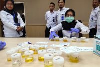 50 Petugas BNNP Jatim jalani tes urine mendadak, Kamis, 10/10/2019. (Joe/ SJ Foto)