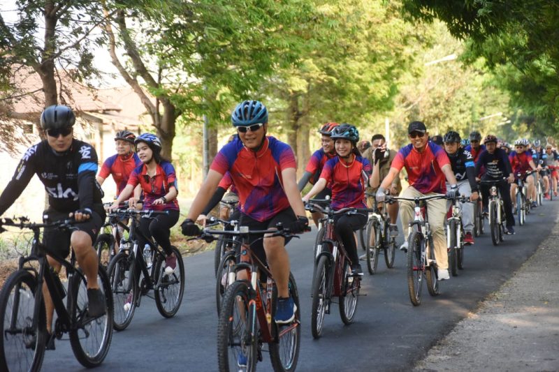 Gowes bareng Gudang Garam Cycling Club (GGCC) dan Bank Mandiri dilakukan Sabtu, 26 Oktober 2019. (Inug/ SJ Foto)