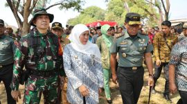 Gubernur Jawa Timur Khofifah Indar Parawansa membuka TMMD ke 106 di Lapangan Kecamatan jabon, Sidoarjo, Rabu, 02/09/2019. (Fahri/ SJ Foto)