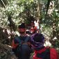 Petugas SAR gabungan berhasil mengevakuasi 13 pendaki Gunung Raung dalam kondisi selamat. (Joe/SJ Foto)