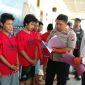Kapolres Sampang, AKBP Didik Bambang Wibowo menginterogasi pelaku kasus perjudian, dalam konferensi pers yang digelar Senin, 28/10/2019. (Ahid/ SJ Foto) 