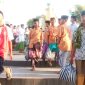 Para santri semangat mengikuti kegiatan bhakti sosial yang digelar PCNU Sumenep di Asta Tinggi, Senin, 21/10/2019. (Didik/ SJ Foto)