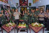 Polres Blitar dan prajurit Batalyon 511 Dibyatara Yudha rayakan HUT TNI bersama, Kamis, 04/10/2019. (inug/ SJ Foto)