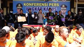 62 tersangka narkoba ditangkap Satnarkoba Polresta Sidoarjo. (Fahmi/ SJ foto)
