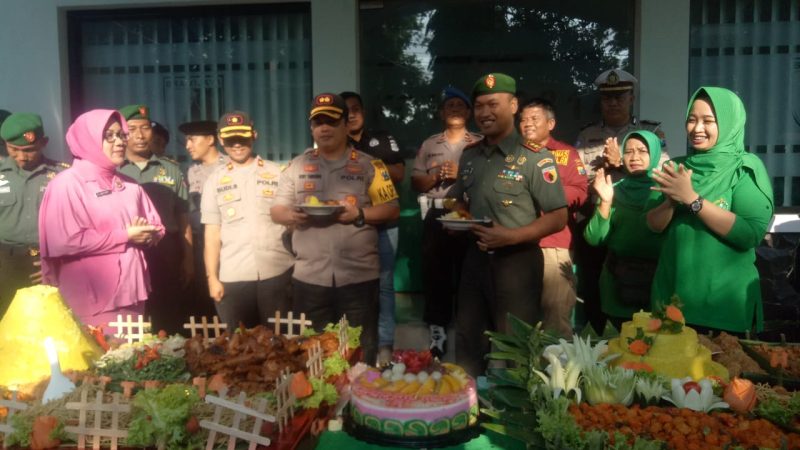 Kapolres dan Dandim Jombang rayakan HUT TNI bersama, Kamis, 04/10/2019.( Mufid/SJ Foto)