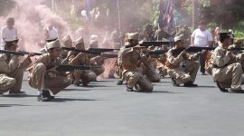 Sosio drama 1.170 pelajar ditampilkan dalam upacara peringatan Hari Pahlawan di Bali Kota Surabaya, Minggu, 10/11/2019. (foto istimewa)