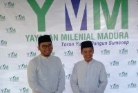 Ir Donny M. Siradj, MBA, MPP, didampingi KH Fikri Warits melaunching Yayasan Milenial Madura, di Sekretariat YMM Jl Jaksa Agung Suprapto No. 6, Kota Sumenep, Jawa Timur, Jumat, 08/11/2019. (Didik/ SJ Foto)
