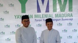 Ir Donny M. Siradj, MBA, MPP, didampingi KH Fikri Warits melaunching Yayasan Milenial Madura, di Sekretariat YMM Jl Jaksa Agung Suprapto No. 6, Kota Sumenep, Jawa Timur, Jumat, 08/11/2019. (Didik/ SJ Foto)