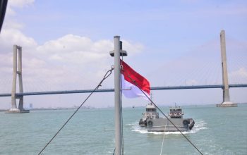 Kerahkan Dua Kapal, Lantamal V Bantu Air Bersih Tiga Pulau di Sumenep