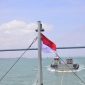 Lantamal V Surabaya kerahkan dua kapal angkut tongkang berisi air untuk didistribusikan ke tiga Pulau di Kabupaten Sumenep, Jawa Timur, Minggu, 03/11/2019. (Joe/ SJ Foto)
