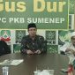 KH Unais Ali Hisyam mengembalikan formulir Bacabup ke kantor PKB Sumenep, Kamis, 07/11/2019. (Febri/ SJ Foto)