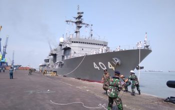Kapal Perang AL Jepang JS Chiyoda ASR 404 Merapat Tanjung Perak Surabaya