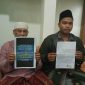 MINTA MAAF: Mohammad Choliq (songkok hitam), Mahasiswa penyebar fitnah Masjid Jamik Sumenep dikuasai kelompok radikal meminta maaf kepada pengurus takmir. (Husin Satriawan for seputarjatim.com)