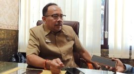 Abdul Madjid, Kepala BKPSDM Sumenep menerangkan 310 formasi CPNS Sumenep yang dibutuhkan tahun 2019 di kantornya, Senin, 11/11/2019. (Musyfik/ SJ Foto)