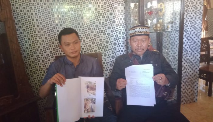 Kades Pragaan Daya Dilaporkan Warganya ke Kejari Sumenep