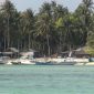 INDAH: Perahu milik nelayan Pulau Masalembu tampak berjejer di pinggir pantai. (Didik/ SJ Foto)