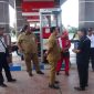 Petugas Gabungan ESDA, Polres, Dishub dan Satpol PP Sumenep sidak sejumlah SPBU untuk memastikan ketersediaan BBM jelang akhir tahun, Senin, 30/12/2019. (Didik/ SJ Foto)
