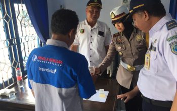 Libur Natal dan Tahun Baru, Polres Sampang Tes Urine Sopir Bus Libur Natal dan Tahun Baru, Polres Sampang Tes Urine Sopir Bus