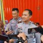 AKP Indra Budi Wibowo, Kasatlantas Polres Kediri Kota melakukan sidak ke lokasi pelayanan tes psikologi, Jumat, 20/12/2019. (Inug/ SJ Foto)