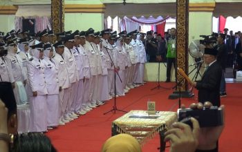 Bupati Busyro Lantik 226 Kades Terpilih Bupati Busyro Lantik 226 Kades Terpilih