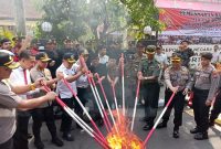 Jelang Nataru, Polresta Kediri Kota siagakan tim khusus dan lakukan pemusnahan miras dan narkoba, Kamis, 19/12/2019. (Ibug/ SJ Foto)
