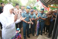 Gubenur Jawa Timur Khofifah Indar Parawansa menutup program RTLH tahun 2019 di Pendopo Agung Bangkalan, Minggu, 29/12/2019. (Fahmi/ SJ Foto)
