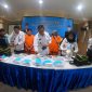 Dua wanita dan seorang pria ditangkap petugas BNNP Jatim dalam kasus peredaran sabu-sabu jaringan Malaysia-Madura. Dalam rilis, Selasa, 31/12/2019, petugas menunjukkan barang bukti sabu-sabu seberat 8.150 gram yang rencananya akan dikirim ke Pamekasan, Madura. (Sony/ SJ Foto)