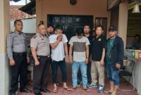 Dua tersangka curanmor tak berkutik setelah aksinya terekam kamera CCTV. (istimewa)