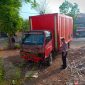 Truk milik PT Pos alami ringsek setelah menabrak rumah warga di Desa Kapedi, Kecamatan Bluto, Kabupaten Sumenep, Jawa Timur, Selasa, 17/12/2019. (feb/SJ Foto)