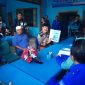 Bacabup Fattah Jasin menunjukkan berkas pendaftaran di kantor DPC Demokrat Sumenep,  Rabu, 29/01/2020. (Didik/SJ Foto) 