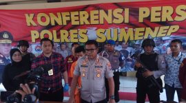 Tersangka penyedia jasa prostitusi dihadirkan dalam jumpa pers, Kamis, 30/01/2020. (Didik/SJ Foto) 