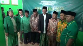 Fattah Jasin mengembalikan formulir pendaftaran ke kantor DPC PPP Sumenep, Selasa, 21/01/2020. (Didik/ SJ Foto)