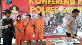 Ketiga pelaku bisnis prostitusi dihadirkan dalam jumpa pers di Mapolres Sumenep, Jawa Timur. (Didik/ SJ foto)