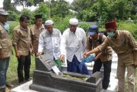 Aliansi Jurnalis Sampang (AJS) menggelar ziarah makam wartawan dalam memperingati hari Pers, Minggu, 09/02/2020. (far/SJ Foto)