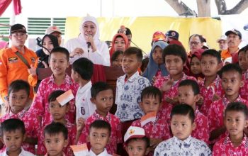 Gubernur Khofifah Resmikan dan Serahkan Bangunan SD di Donggala Pasca Gempa dan Tsunami Gubernur Khofifah Resmikan dan Serahkan Bangunan SD di Donggala Pasca Gempa dan Tsunami