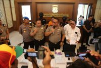Polisi merilis kasus pemalsuan dokumen kependudukan, Senin, 17/02/2020. (Yuda/SJ Foto) 