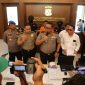 Polisi merilis kasus pemalsuan dokumen kependudukan, Senin, 17/02/2020. (Yuda/SJ Foto) 