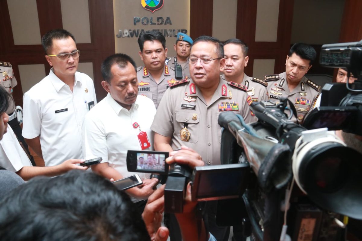 PIALA GUBERNUR: Polda Jatim akan bertindak tegas oknum yang mengganggu keamanan laga Persebaya melawan Persija. (Yuda/SJ Foto)