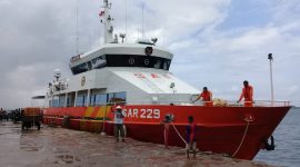KN SAR 229 dikerahkan untuk mencari perahu yang hilang kontak. (*/SJ Foto) 