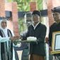 Gubernur Khofifah terima gelar kehormatan dari Suku Samin di Bojonegoro, Minggu, 23/02/2020. (Fahmi/ SJ Foto) 