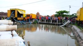 Pemkab Sidoarjo akan melakukan normalisasi sungai dan menertibkan bangunan liar untuk mencegah terjadinya banjir di Kecamatan Tanggulangin. (Fahmi/ SJ Foto) 