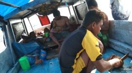 9 penumpang perahu motor "Surgaku" ditemukan selamat. Mereka terdampar di Pulau Sitangger, Sulawesi Selatan, setelah alami mati mesin. (foto: istimewa) 