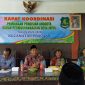 Wakil Bupati Sumenep, Achmad Fauzi, dan Kepala DPMD Sumenep, Mohammad Ramli, memimpin rapat koordinasi pengisian anggota BPD di Kecamatan Pragaan, Sumenep, Jumat, 28/02/2020. (foto: istimewa) 