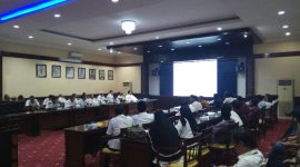 RAPAT: ESDA mengundang penambang untuk membahas solusi ijin usaha beberapa waktu lalu. (Didik/SJ Foto) 
