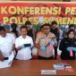 Tersangka MR dihadirkan dalam konferensi pers, Rabu, 26/02/2020. (Didik/ SJ Foto) 