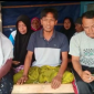 Keluarga perahu rombongan pengantin yang hilang berharap semua pihak membantu proses pencarian. (foto: istimewa) 